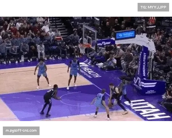 爵士利用贝利科利尔挡拆创造机会 菲利波夫斯基高位策应惩罚联防防守